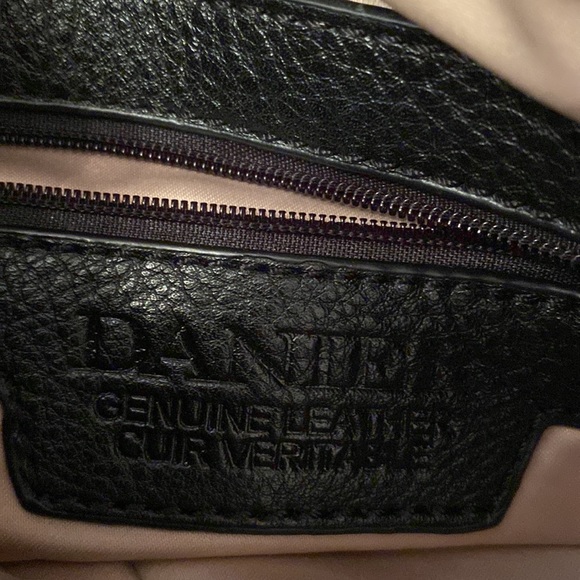 Danier leather purse - Picture 5 of 6